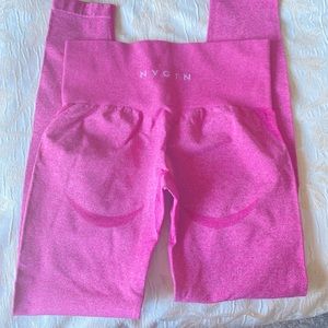 Fuchsia Contour NVGTN Leggings